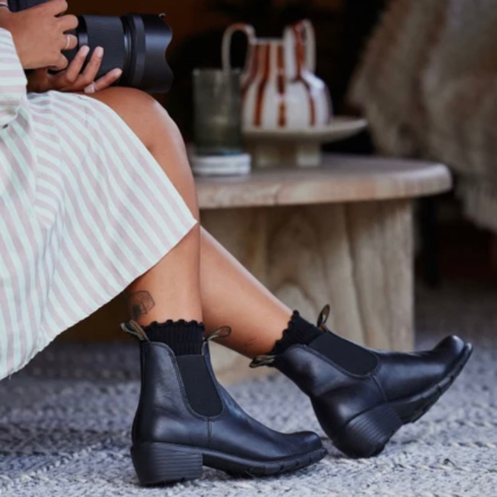 Blundstone black heeled boots